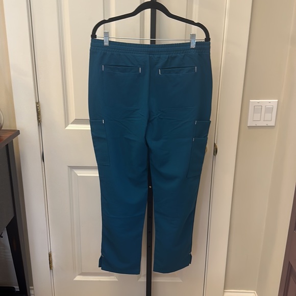 DOLAN women’s Madeleine 8 Pocket Slim Scrub Pants - Picture 7 of 16